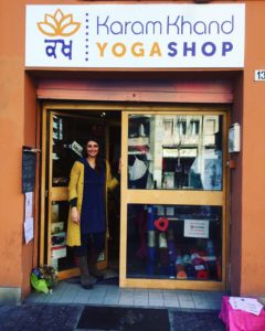 il primo yoga shop a bologna
